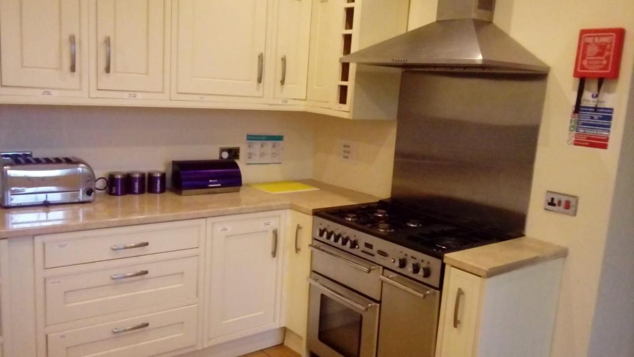 Carer 4 You Residential Home Upholland Eksteriør bilde