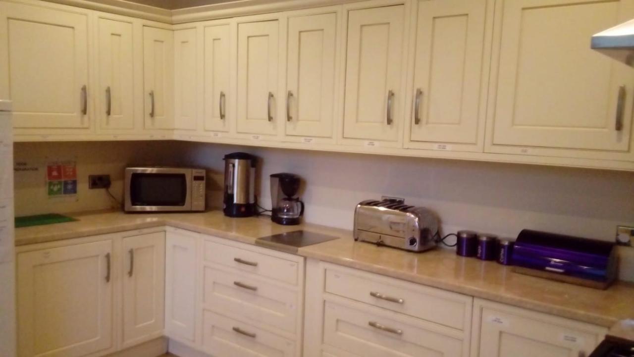 Carer 4 You Residential Home Upholland Eksteriør bilde
