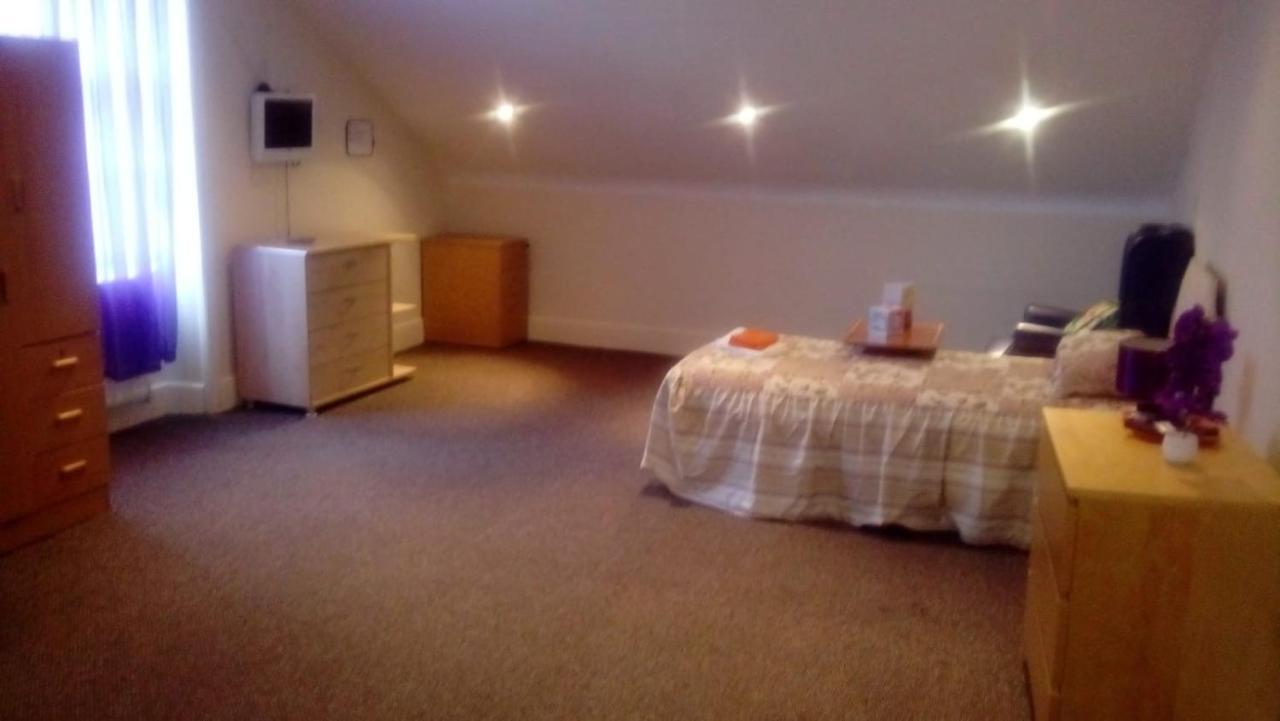 Carer 4 You Residential Home Upholland Eksteriør bilde